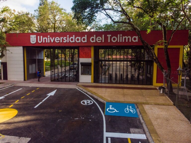 Fotografía de la fachada de la Universidad del Tolima